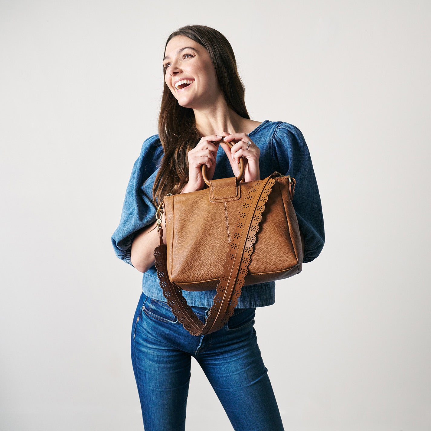 Sheila Medium Satchel In Pebbled Leather – Warm Honey - HOBO