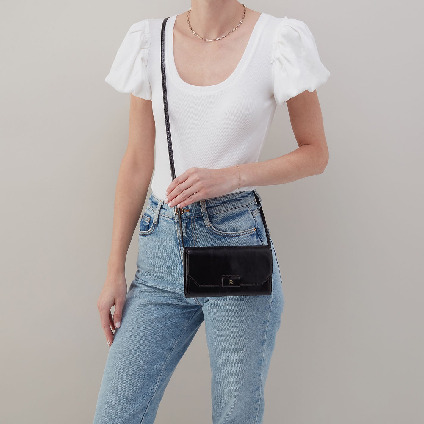 Romy Wallet Crossbody in Polished Leather – Black - HOBO