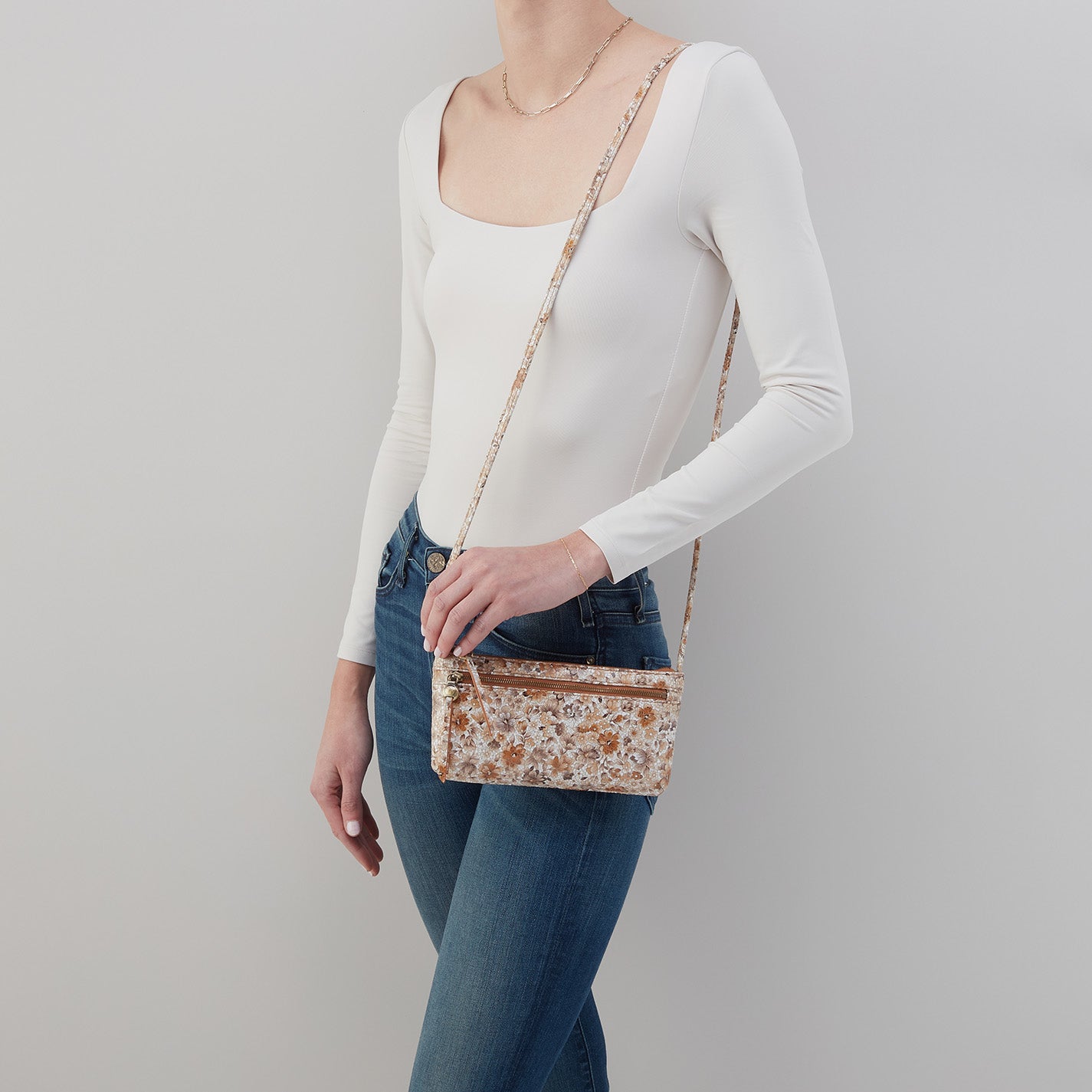 Cara Crossbody In Printed Leather – Sepia Bloom - HOBO