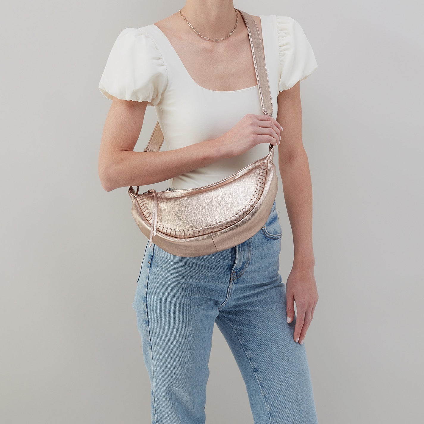 Knox Sling In Metallic Leather – Pink Gold Metallic - HOBO