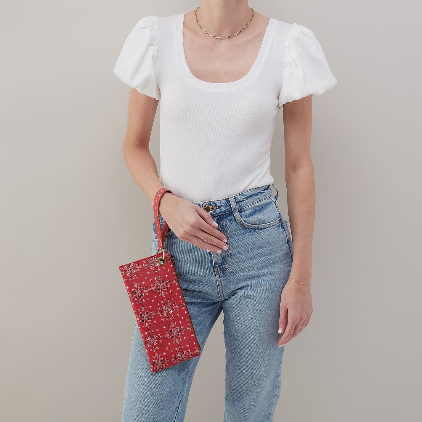 Vida Wristlet In Coated Canvas – Red Journey Bandana - HOBO