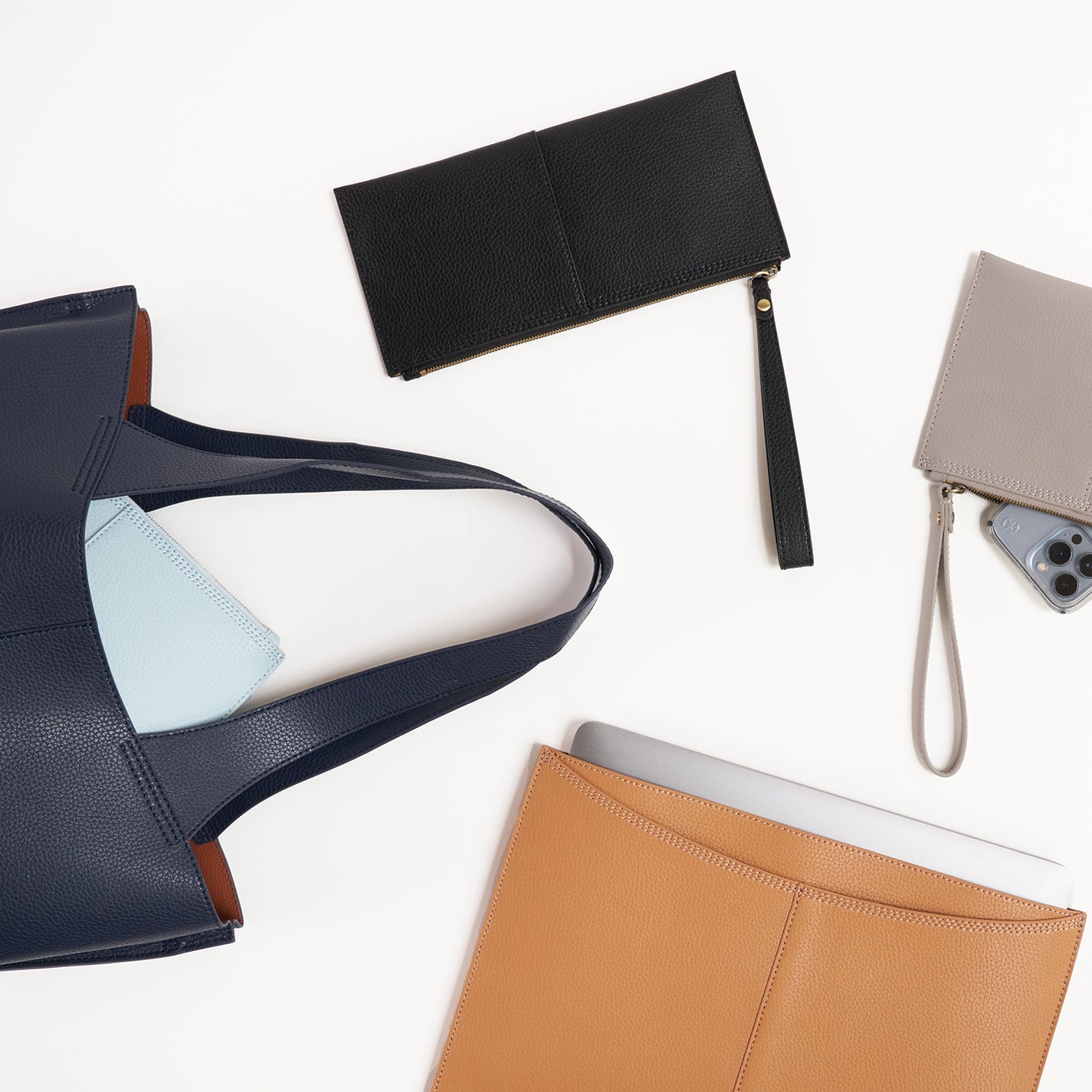 Vida Laptop Sleeve in Micro Pebbled Leather – Black - HOBO