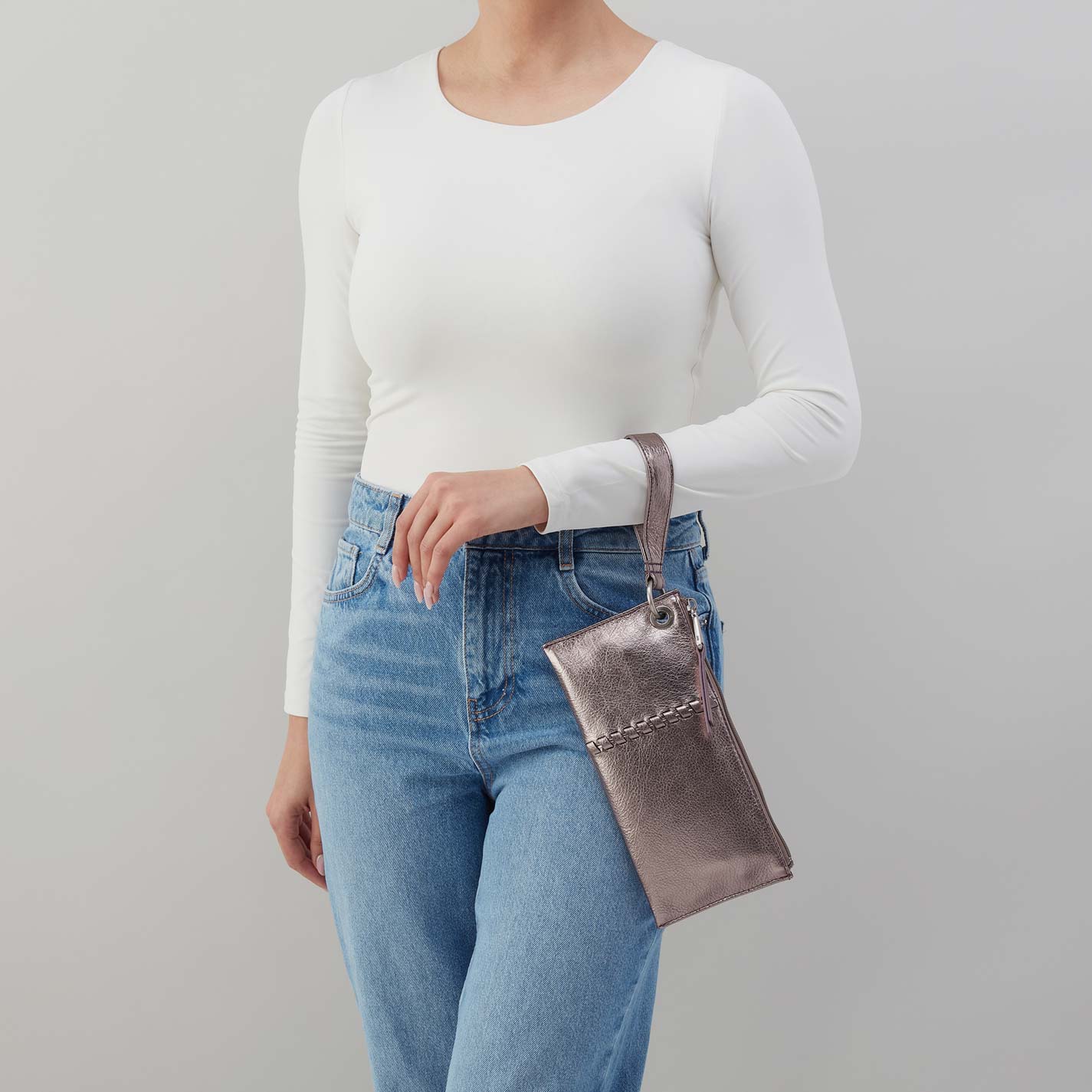 Vida Wristlet in Metallic Leather – Pewter Spur - HOBO