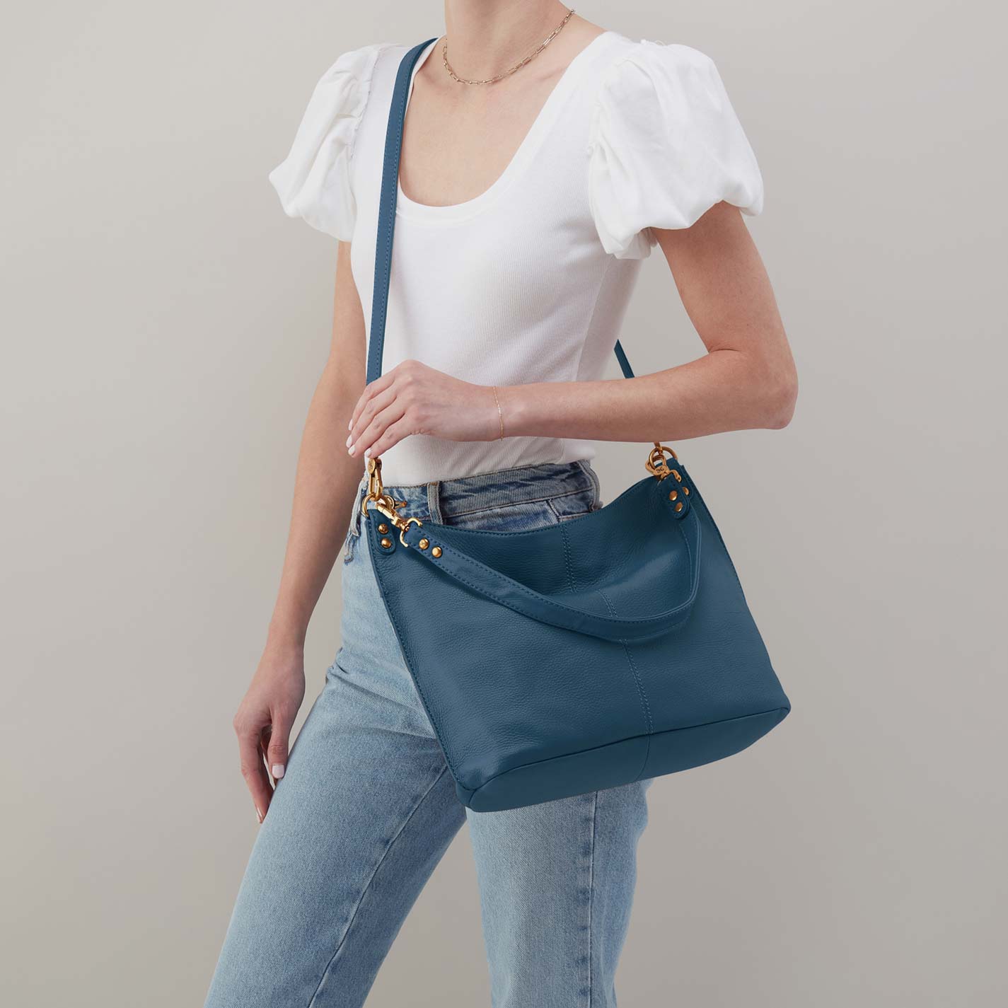 Pier Shoulder Bag in Pebbled Leather – Peacock Feather - HOBO