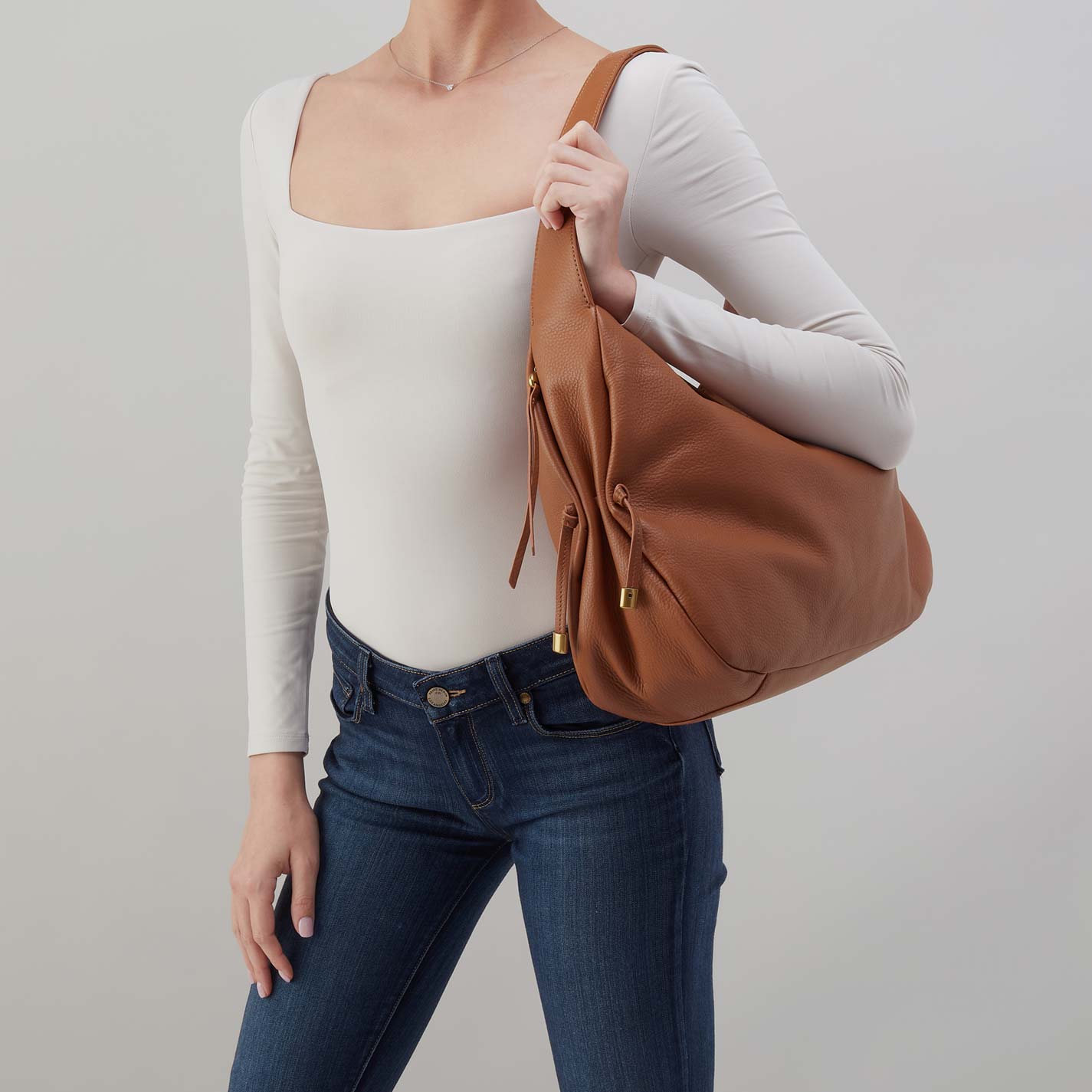 Kori Hobo in Pebbled Leather – Warm Honey - HOBO