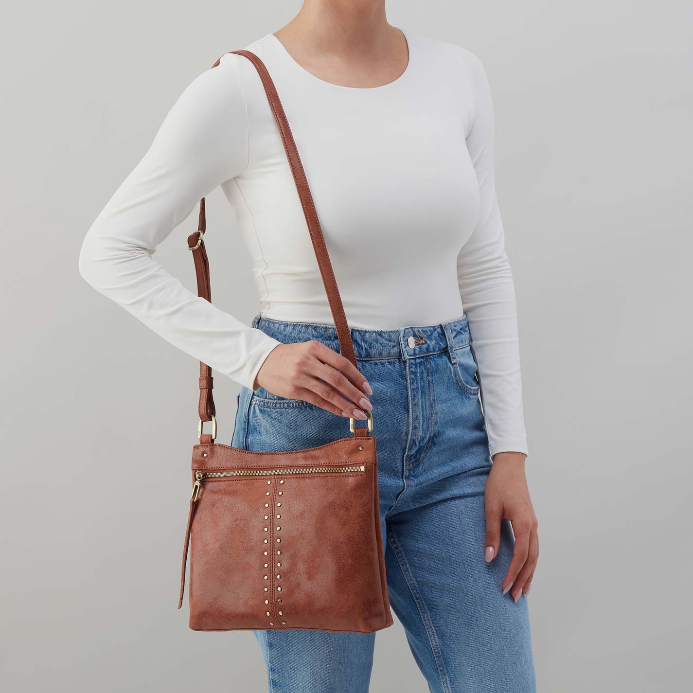 Cambel Crossbody in Buffed Leather – Burnished Saddle - HOBO