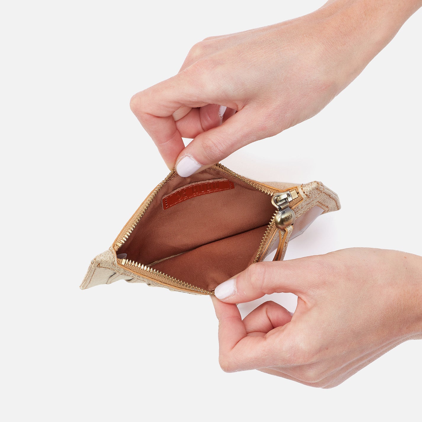 Carte Card Case in Metallic Leather – Gold Leaf - HOBO