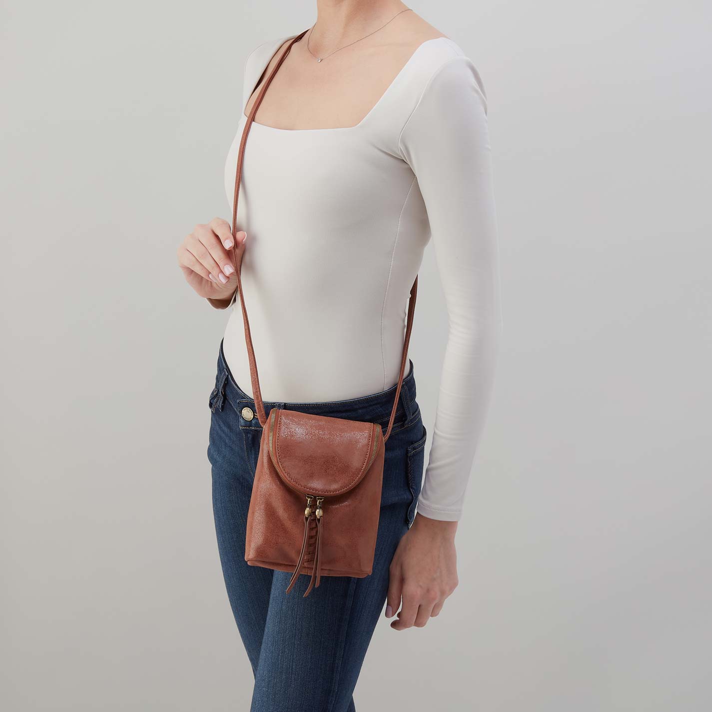 Fern Crossbody in Buffed Leather – Burnished Saddle - HOBO