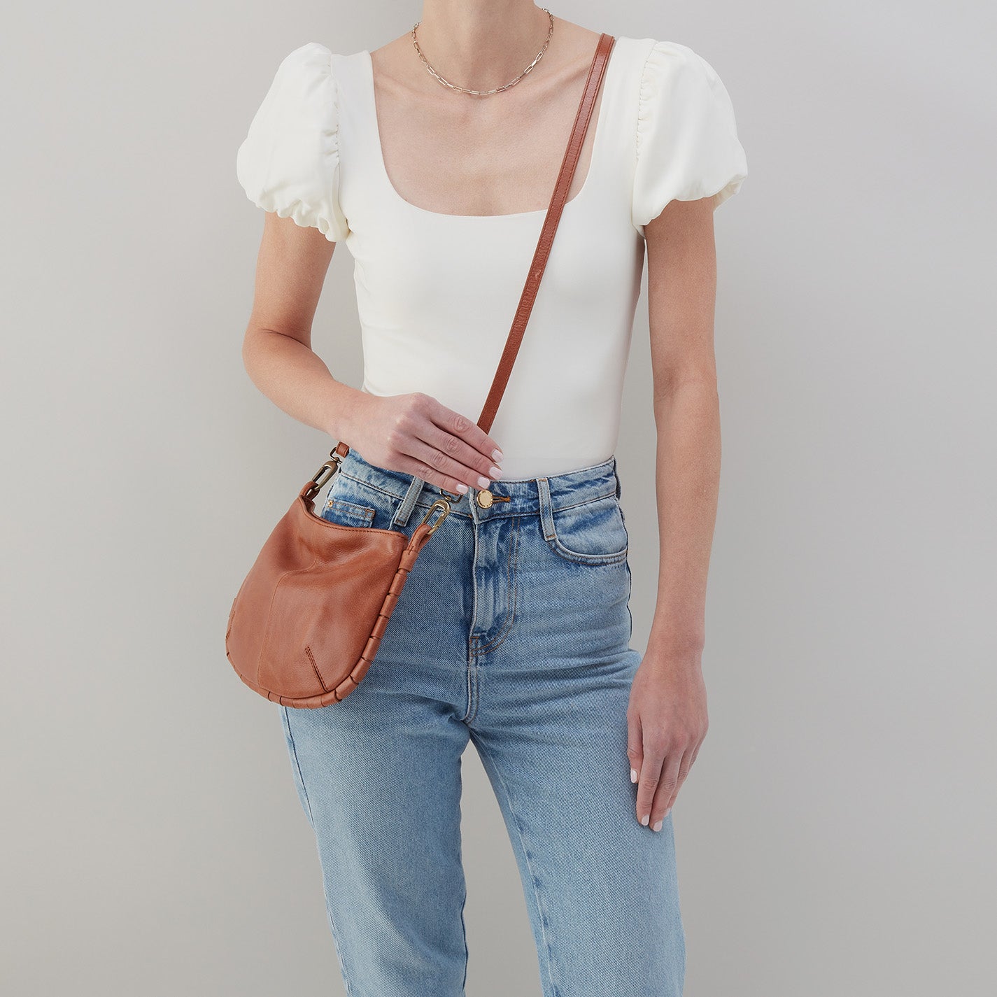 Phoebe Crossbody In Smooth Leather – Saddle - HOBO