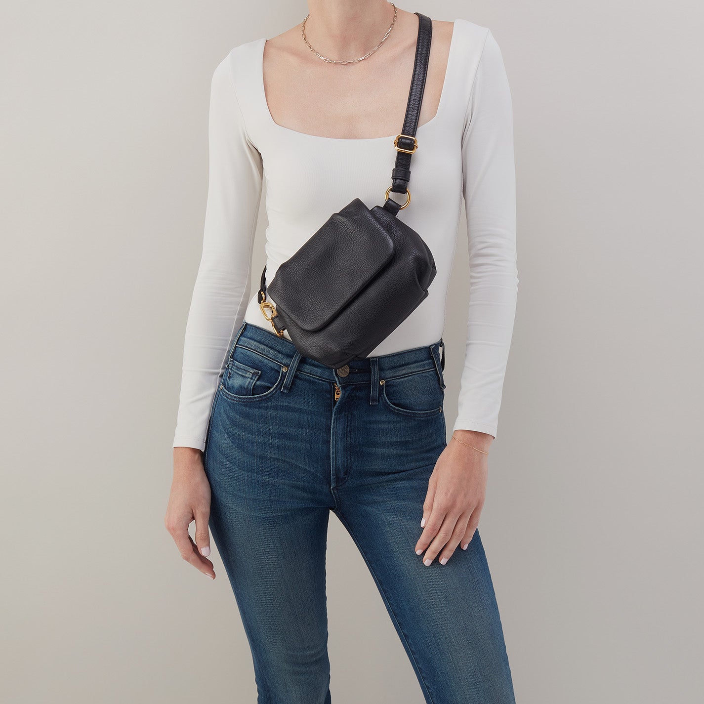 Harley Crossbody Sling In Pebbled Leather – Black - HOBO