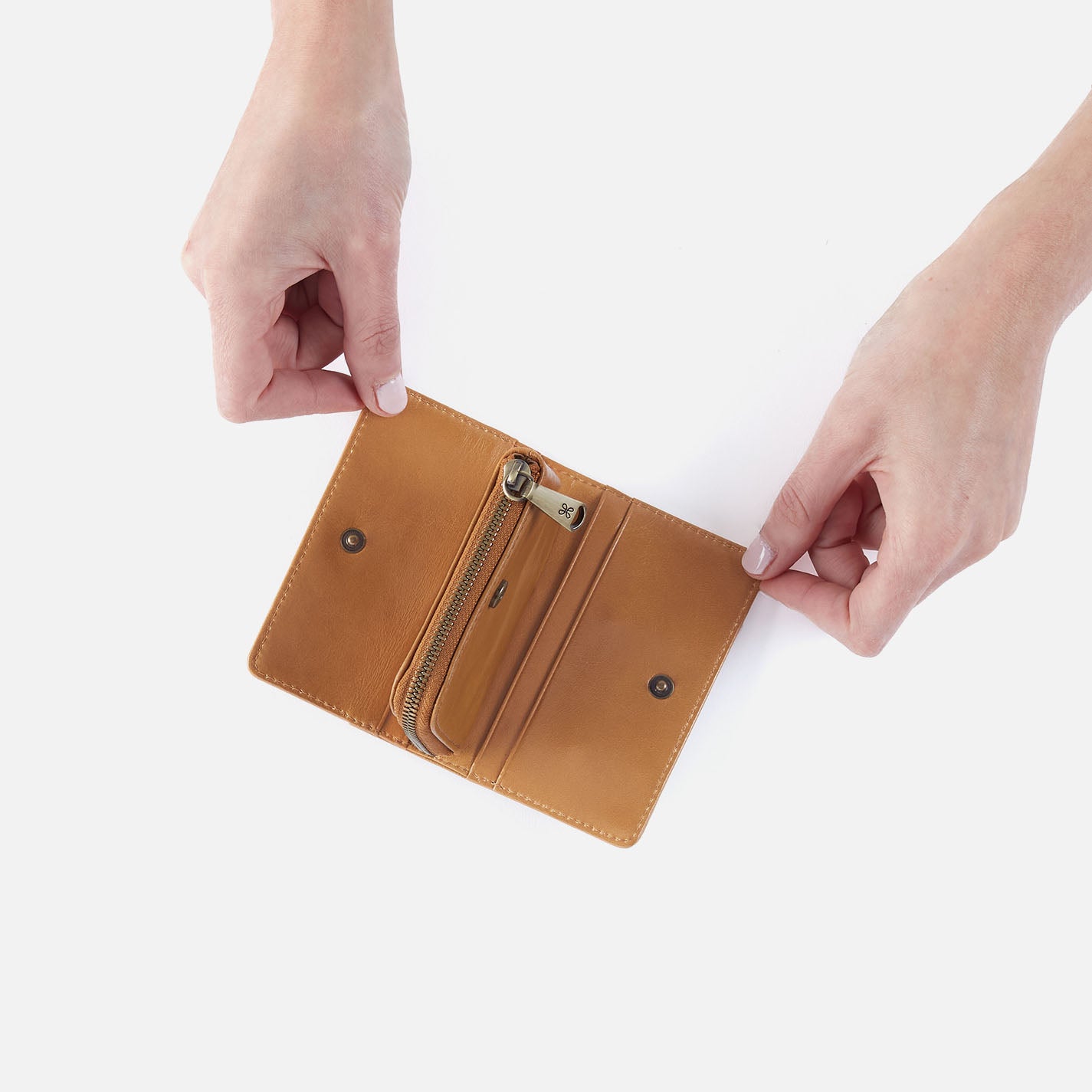 Jill Card Case In Polished Leather – Natural - HOBO