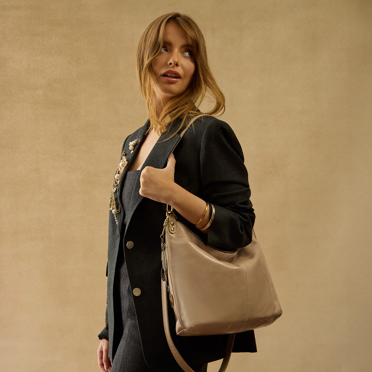 Pier Shoulder Bag in Aniline Gloss Leather – Stone Gloss - HOBO