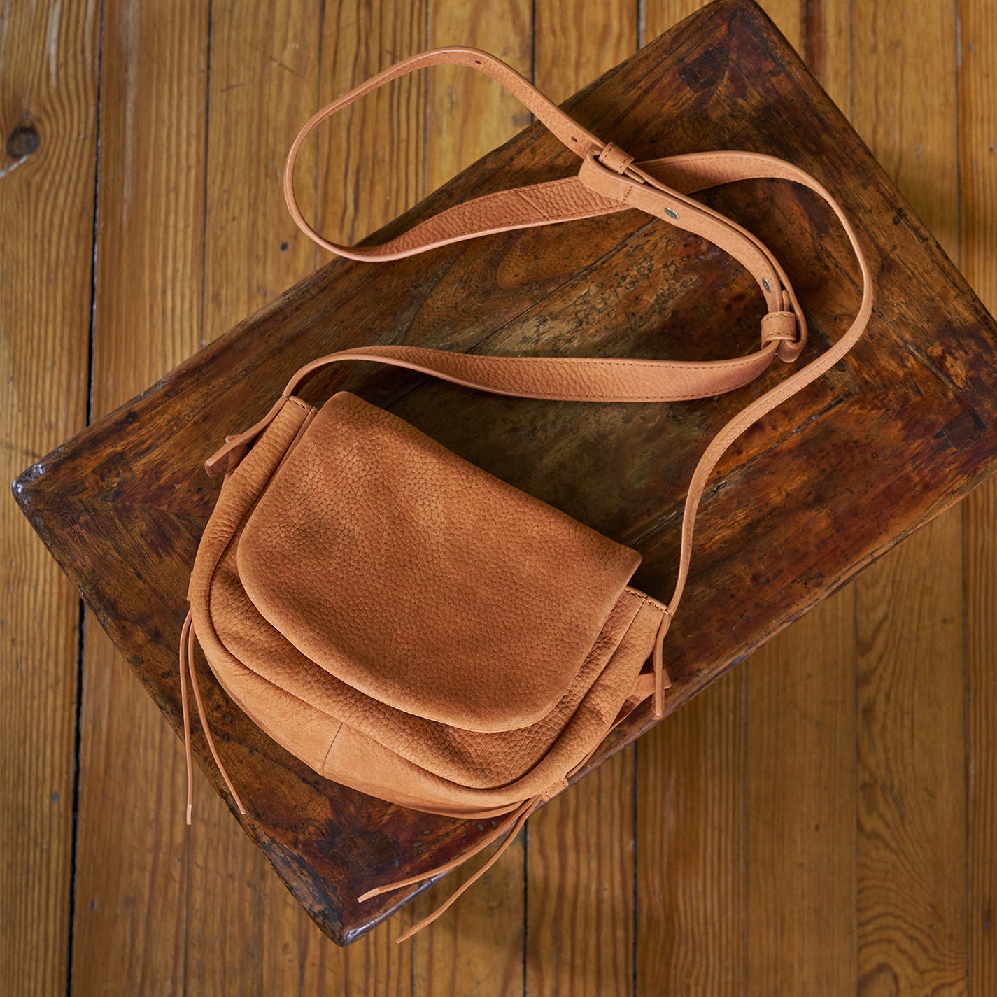 Bonita Mini Messenger In Nubuck – Marmalade - HOBO