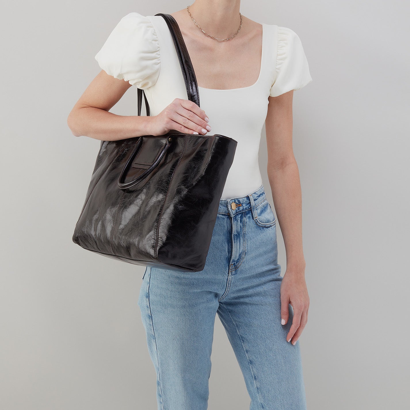 Sheila East-West Tote In Polished Leather – Black - HOBO