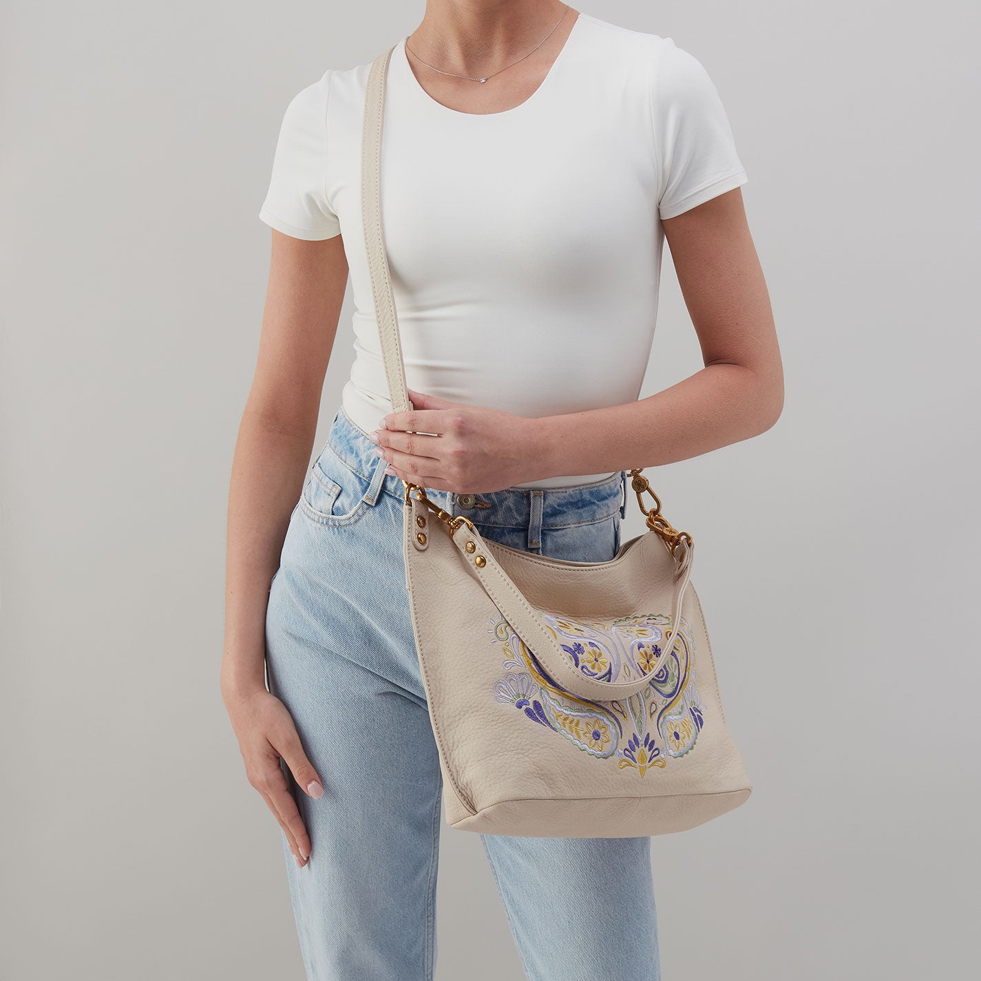 Pier Shoulder Bag In Pebbled Leather – Embroidered Birch - HOBO