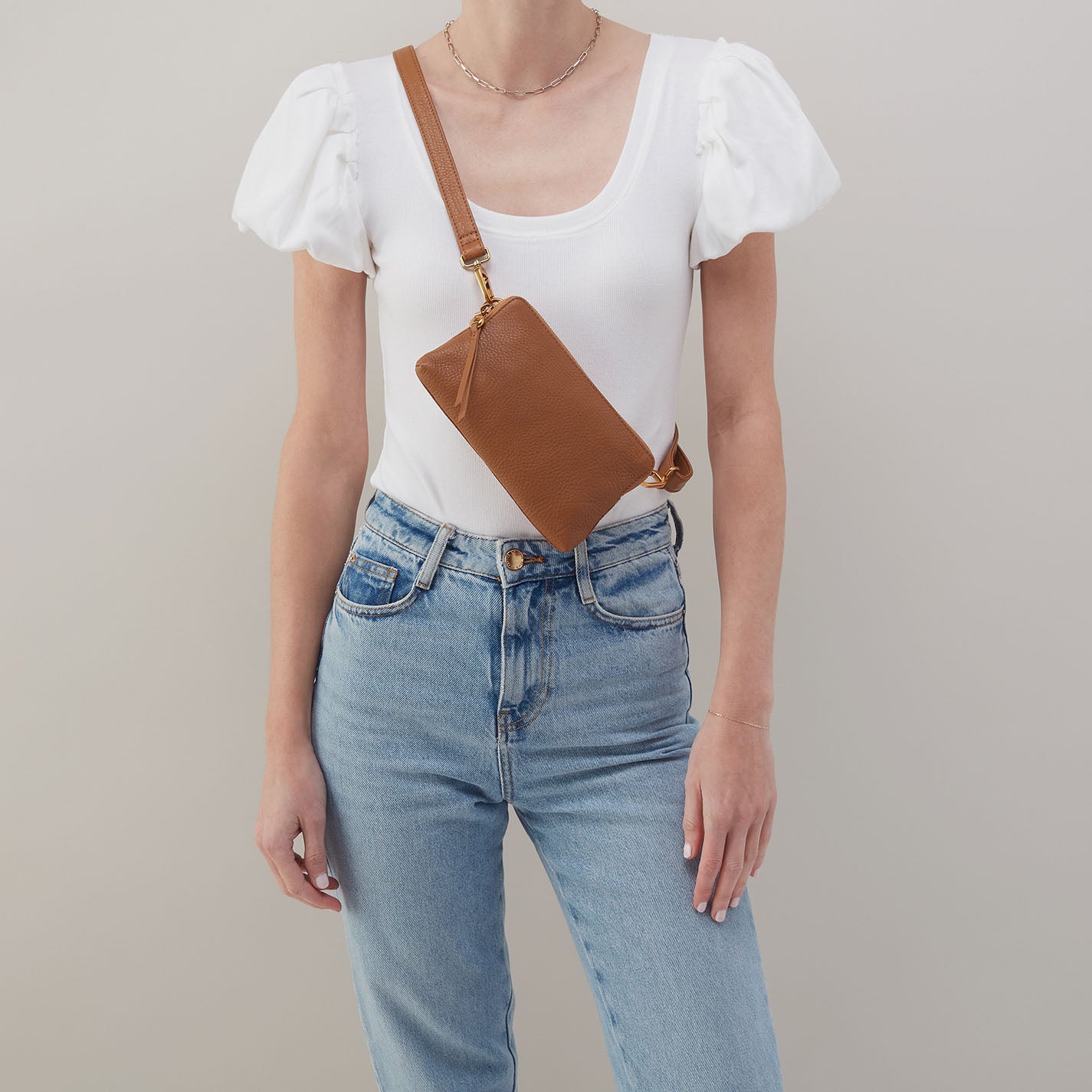 Fern Slim Belt Bag In Pebbled Leather – Warm Honey - HOBO