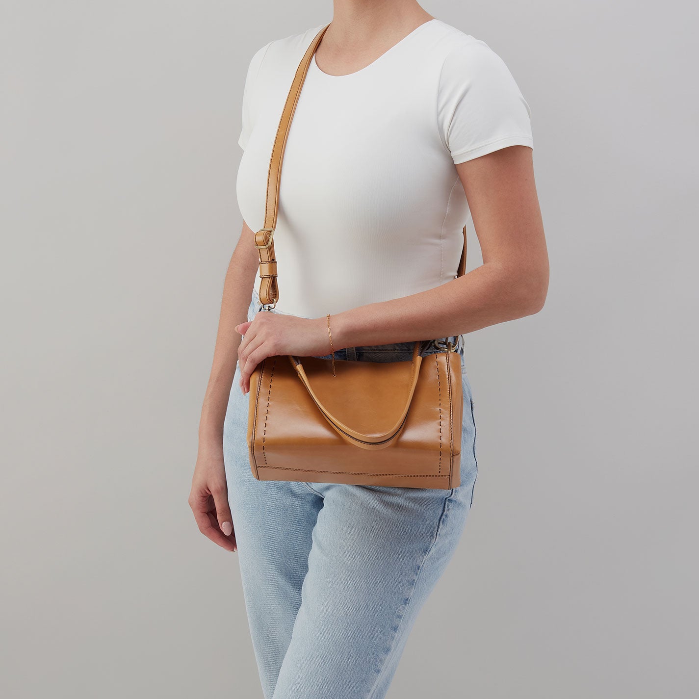 Seneca Shoulder Crossbody In Polished Leather – Natural - HOBO