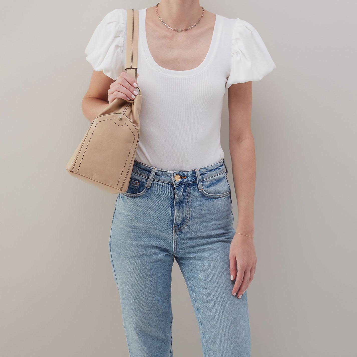 Seneca Shoulder Bag In Polished Leather – Sand - HOBO