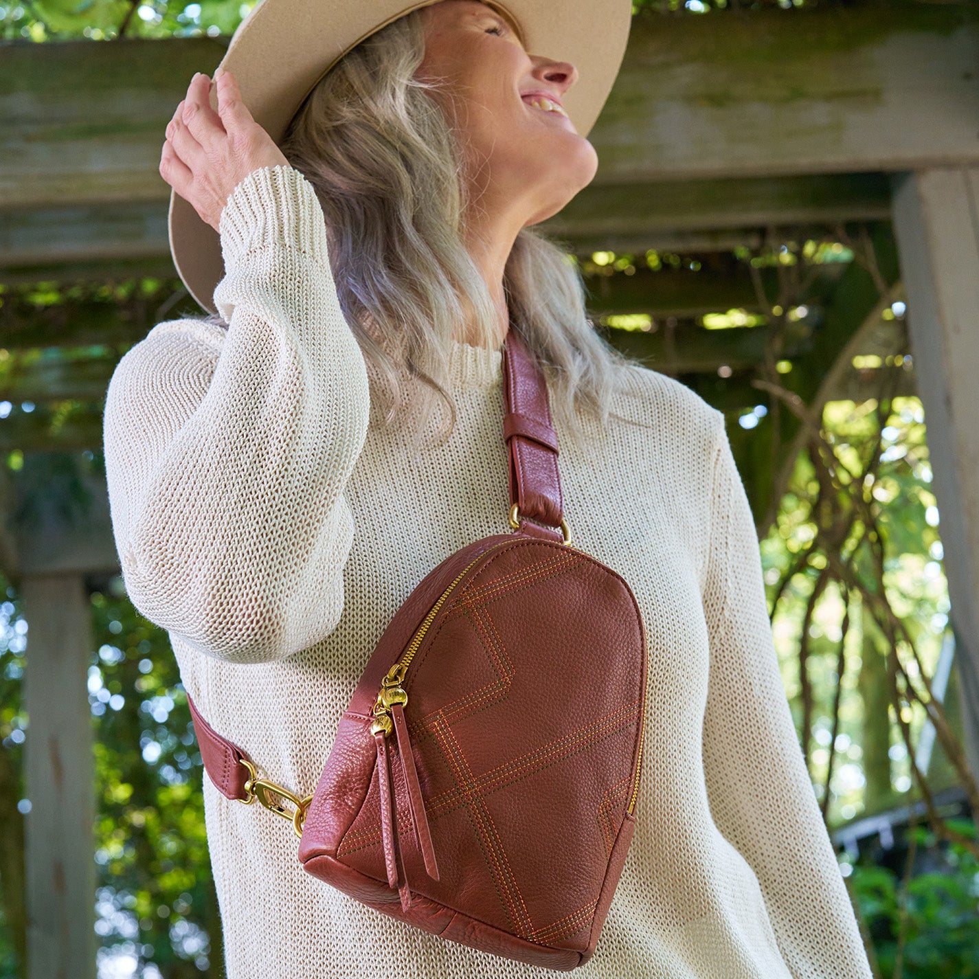 Fern Sling In Pebbled Leather – Rust - HOBO