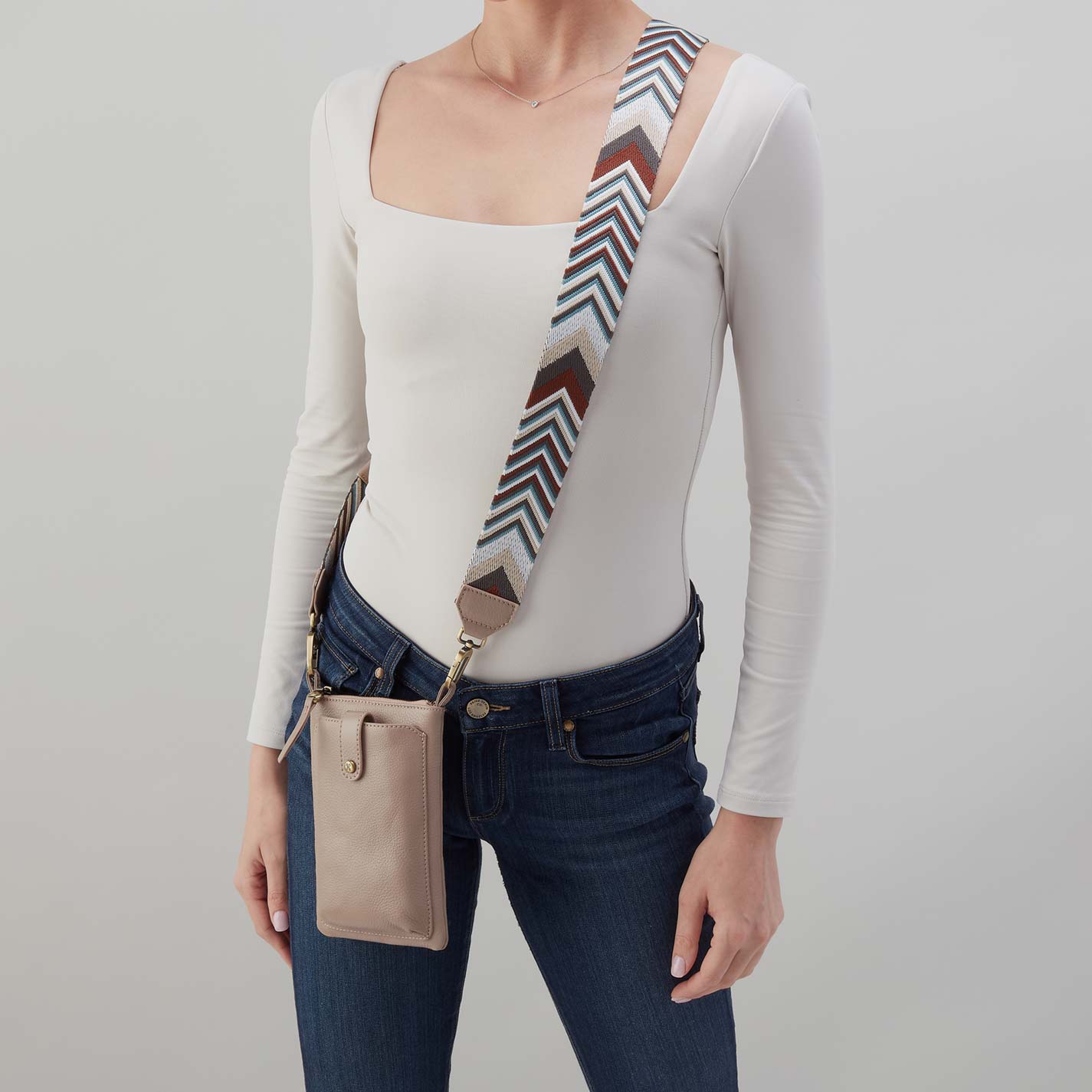 Cass Phone Crossbody in Pebbled Leather – Warm Adobe - HOBO