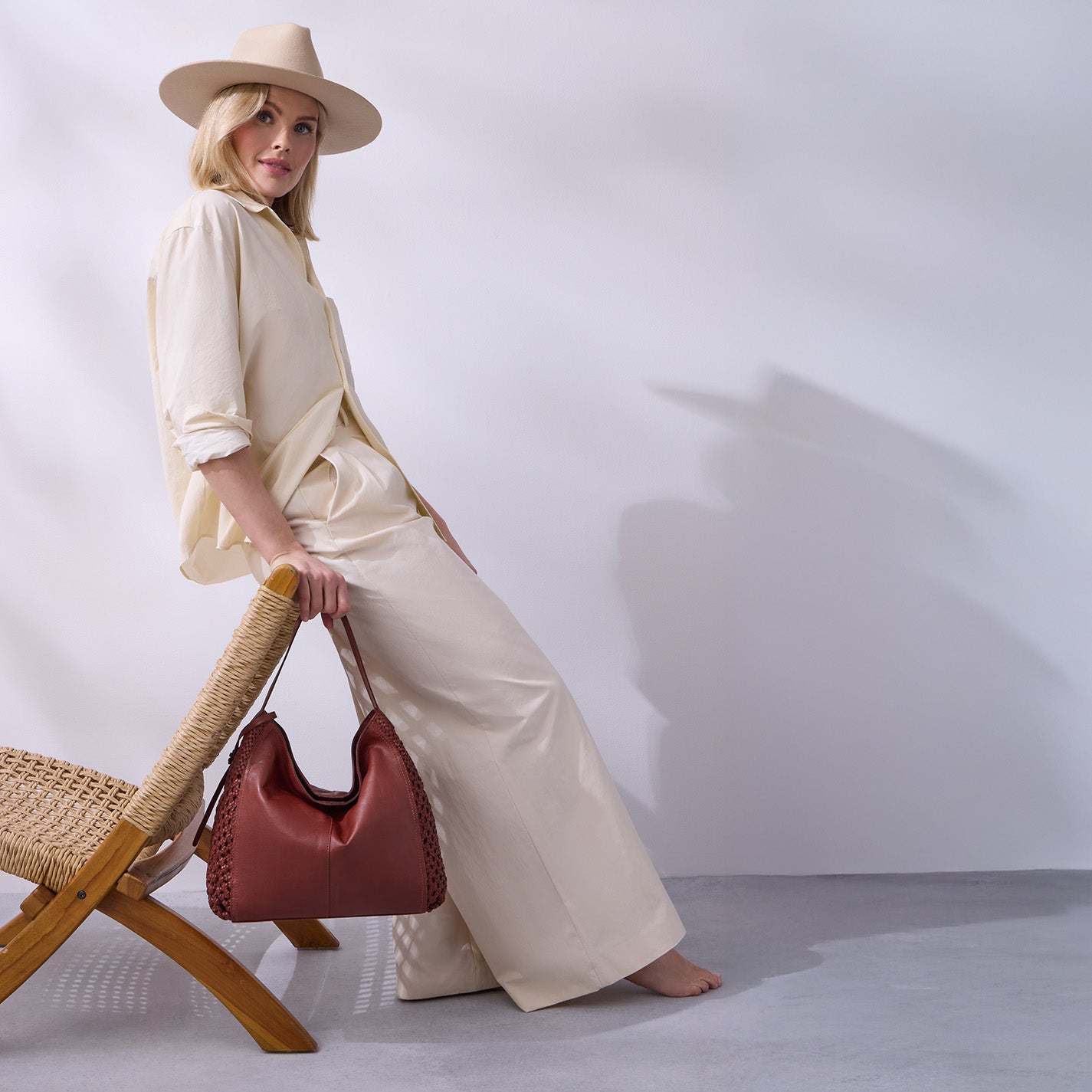 Hazel Hobo In Woven Leather – Chestnut - HOBO