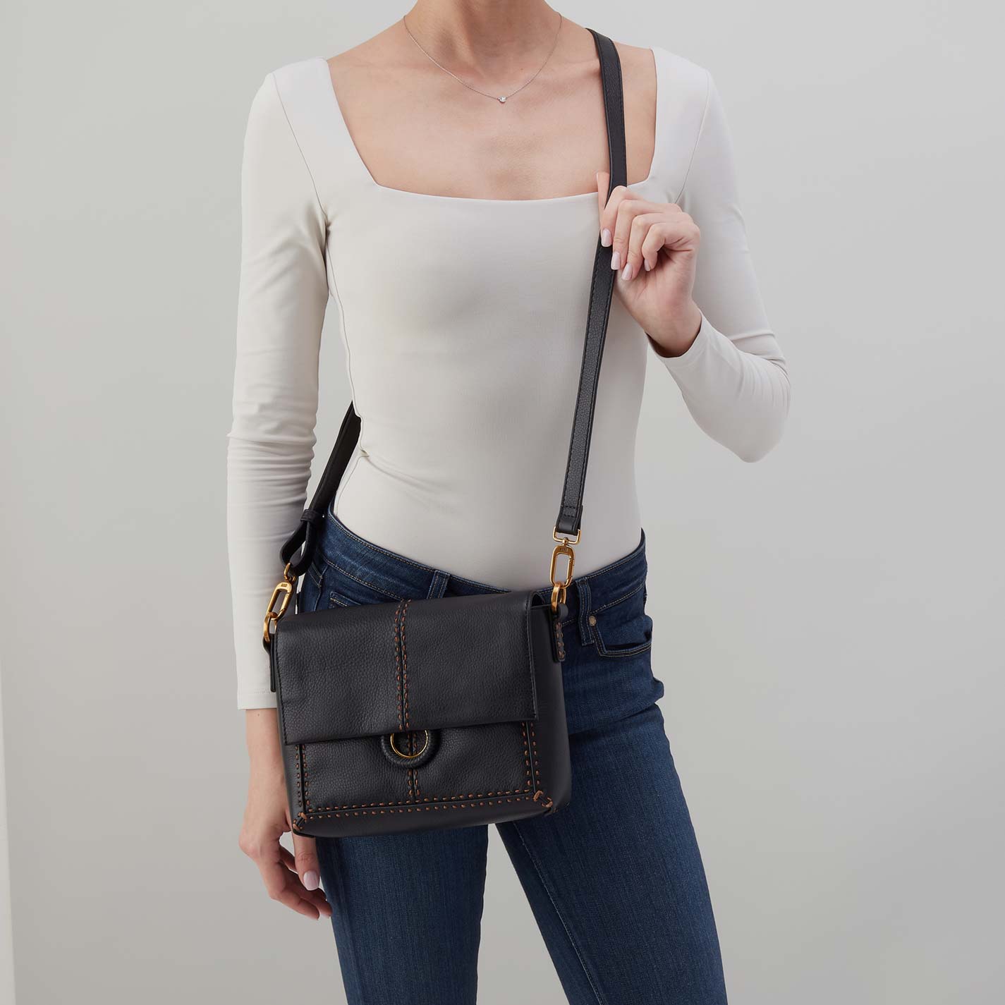 Austin Flap Crossbody in Pebbled Leather – Black - HOBO