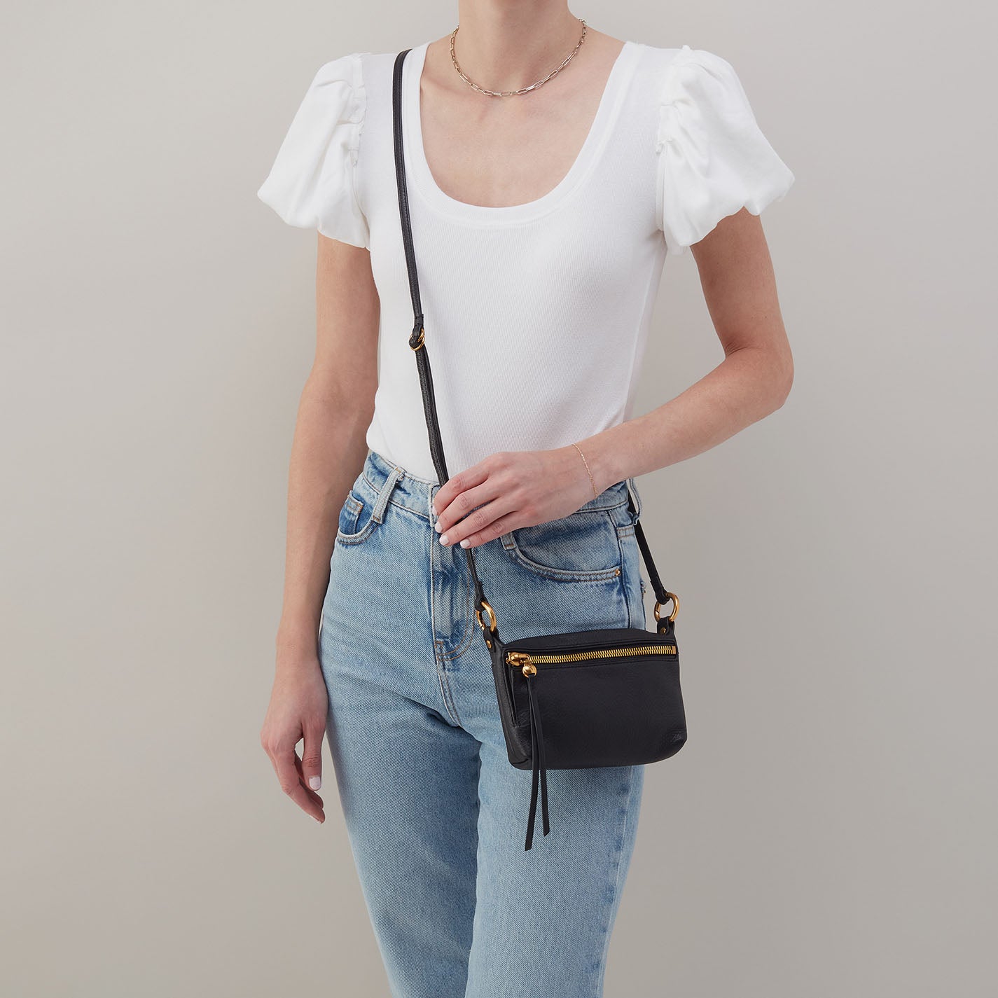 Run About Crossbody In Pebbled Leather – Black - HOBO