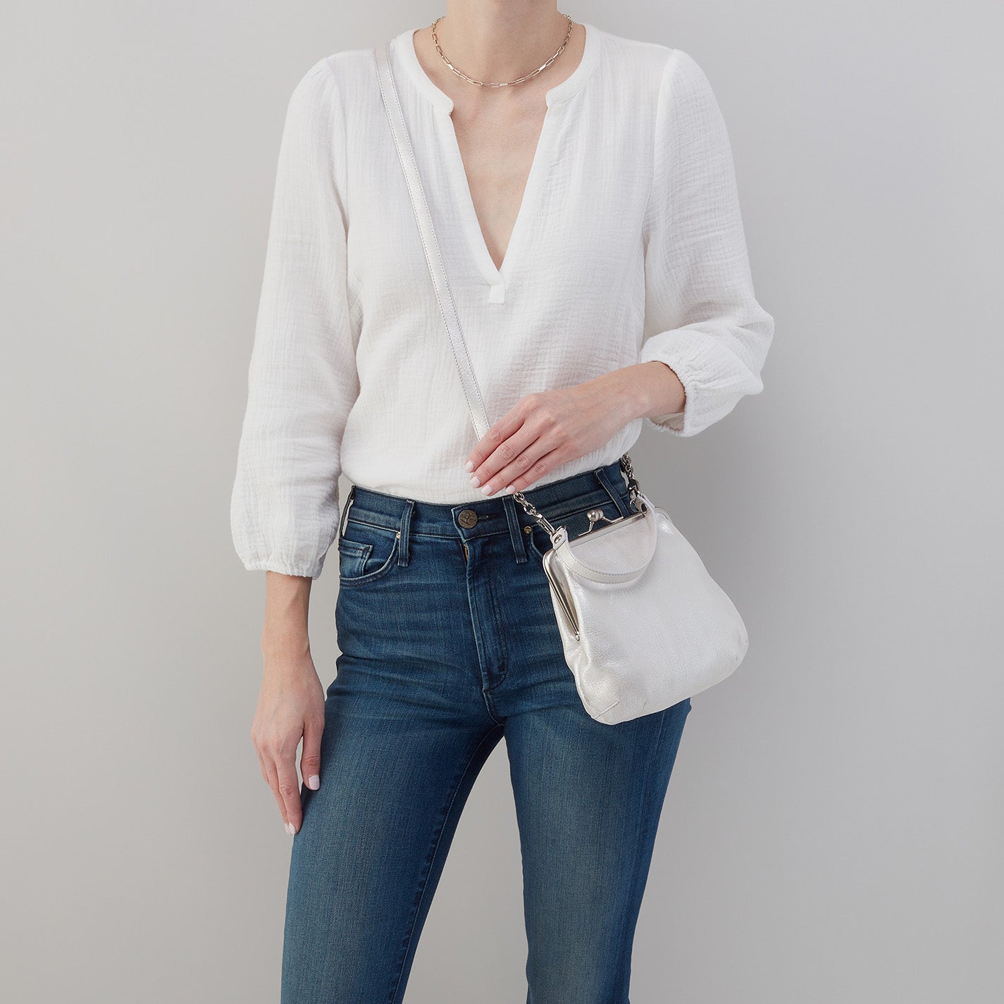 Alba Crossbody In Metallic Leather – Silver - HOBO