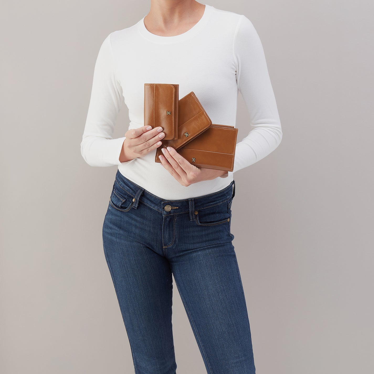Jill Trifold Wallet in Polished Leather – Truffle - HOBO