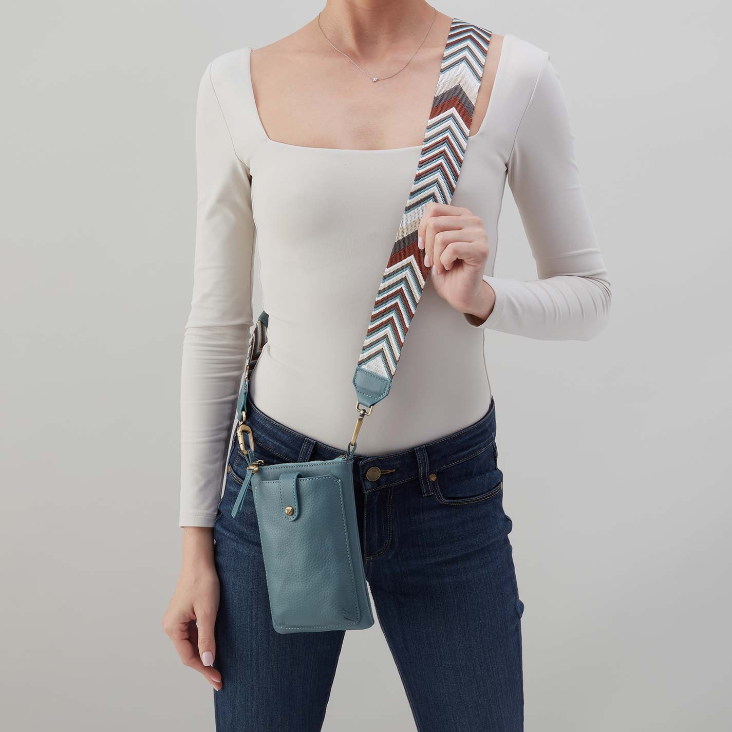 Cass Phone Crossbody in Pebbled Leather – Agave Leaf - HOBO