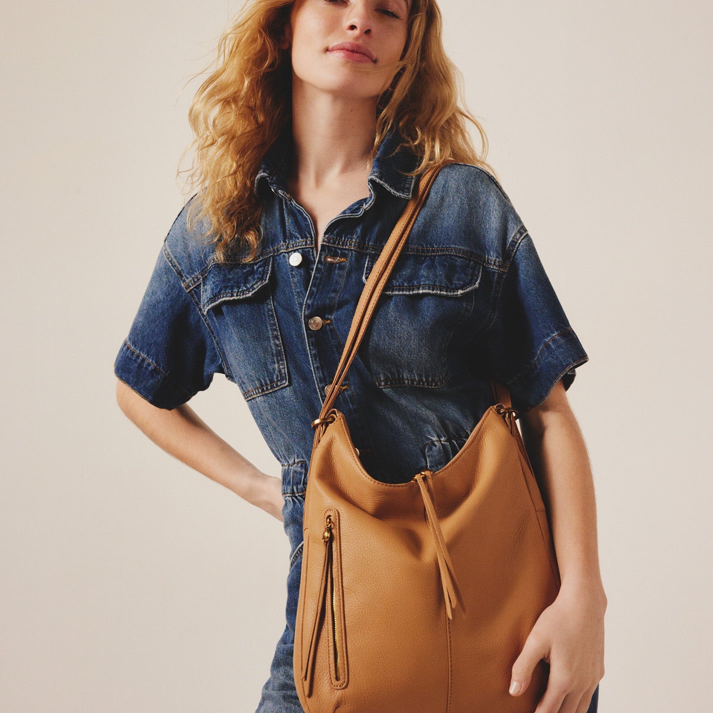 Merrin Convertible Backpack in Pebbled Leather – Sandstorm - HOBO
