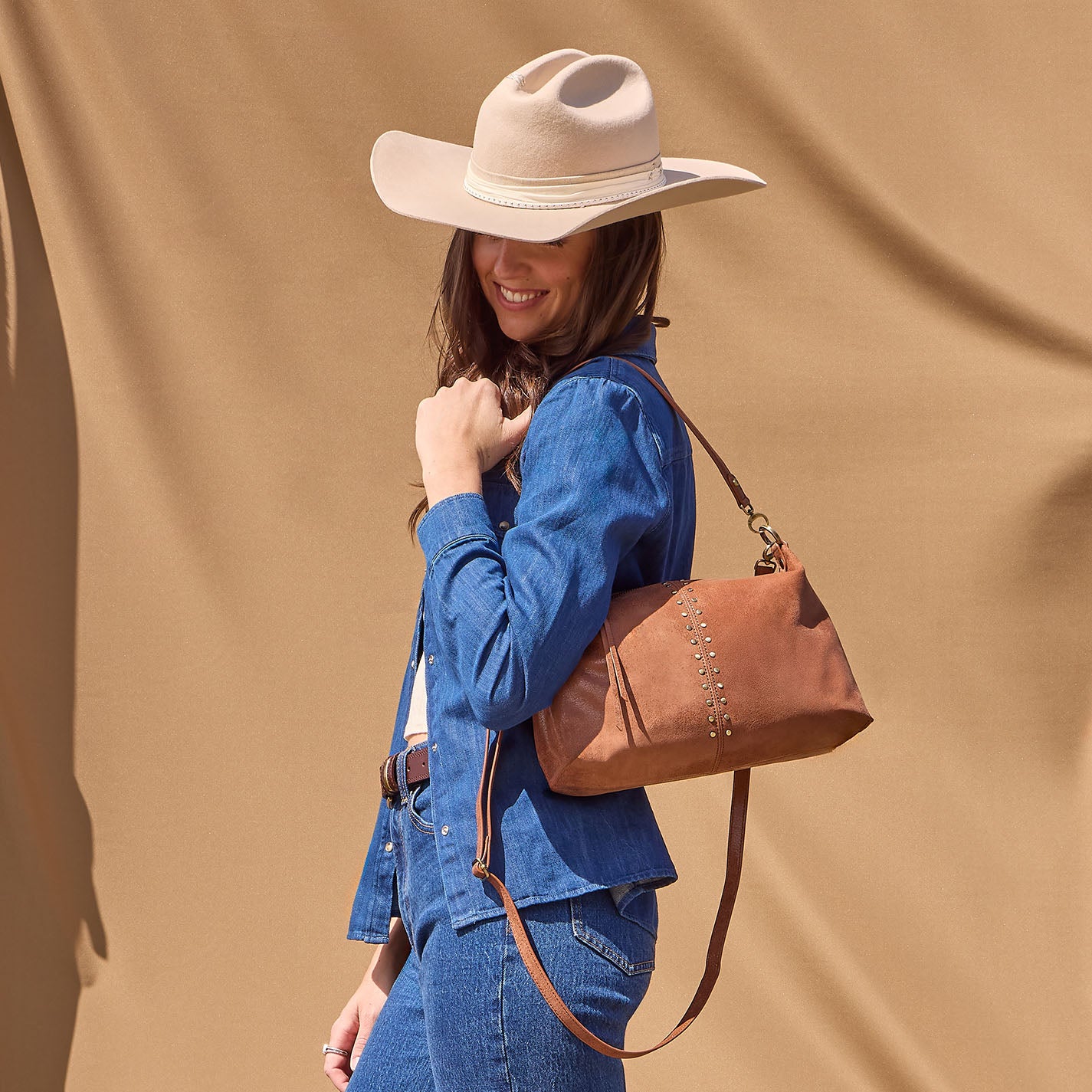 Avon Shoulder Bag in Buffed Leather – Burnished Saddle - HOBO