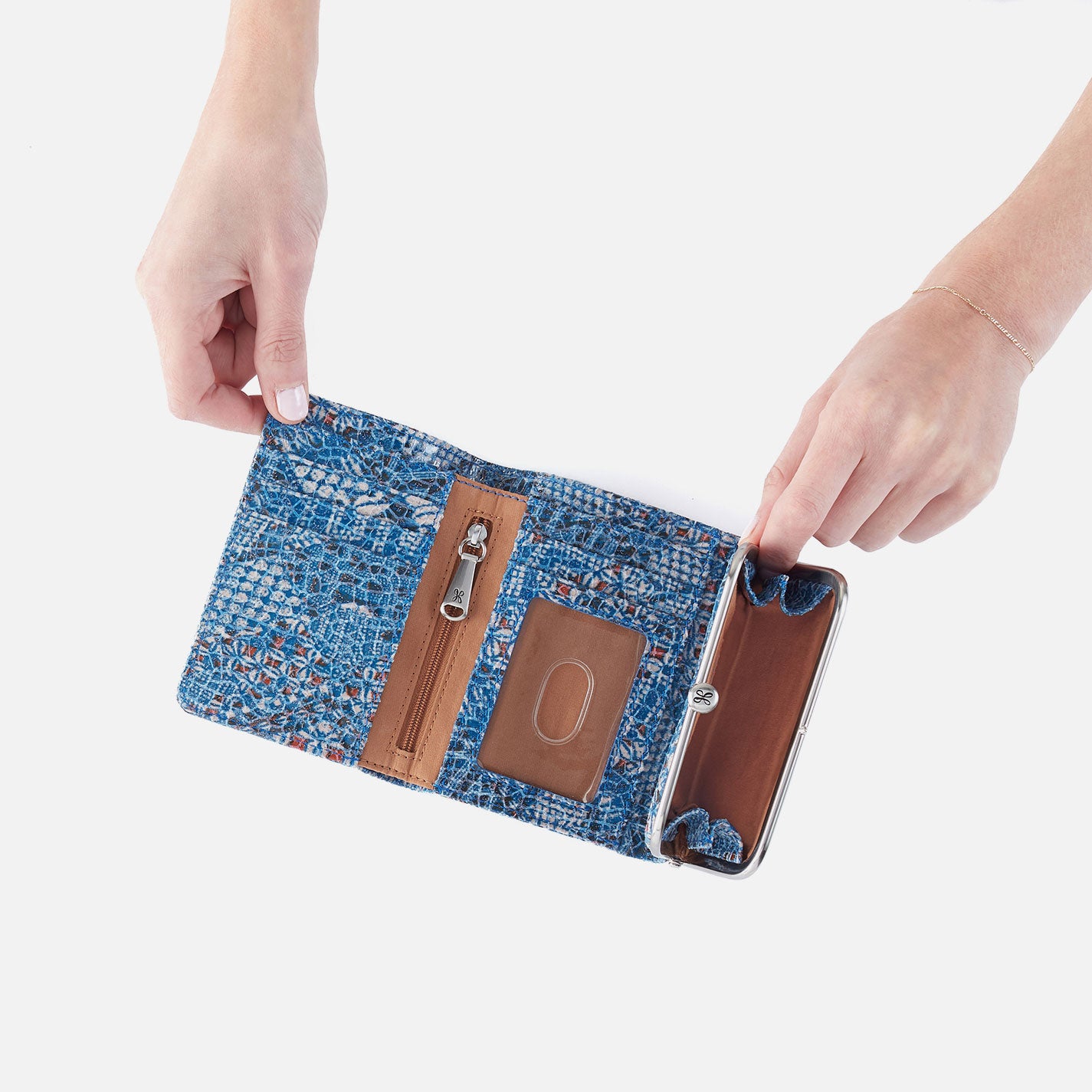 Robin Compact Wallet In Printed Leather – Boho Bandana - HOBO