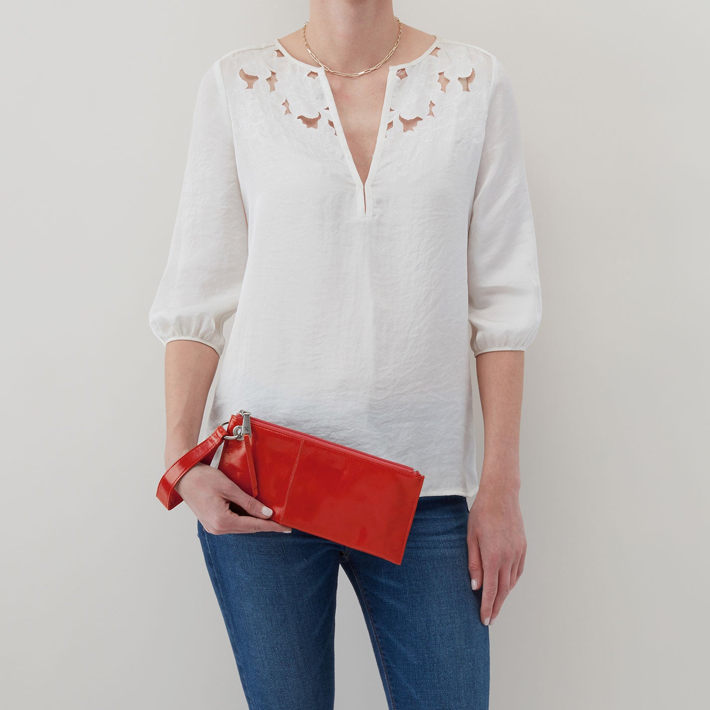 Vida Wristlet In Polished Leather – Grenadine - HOBO