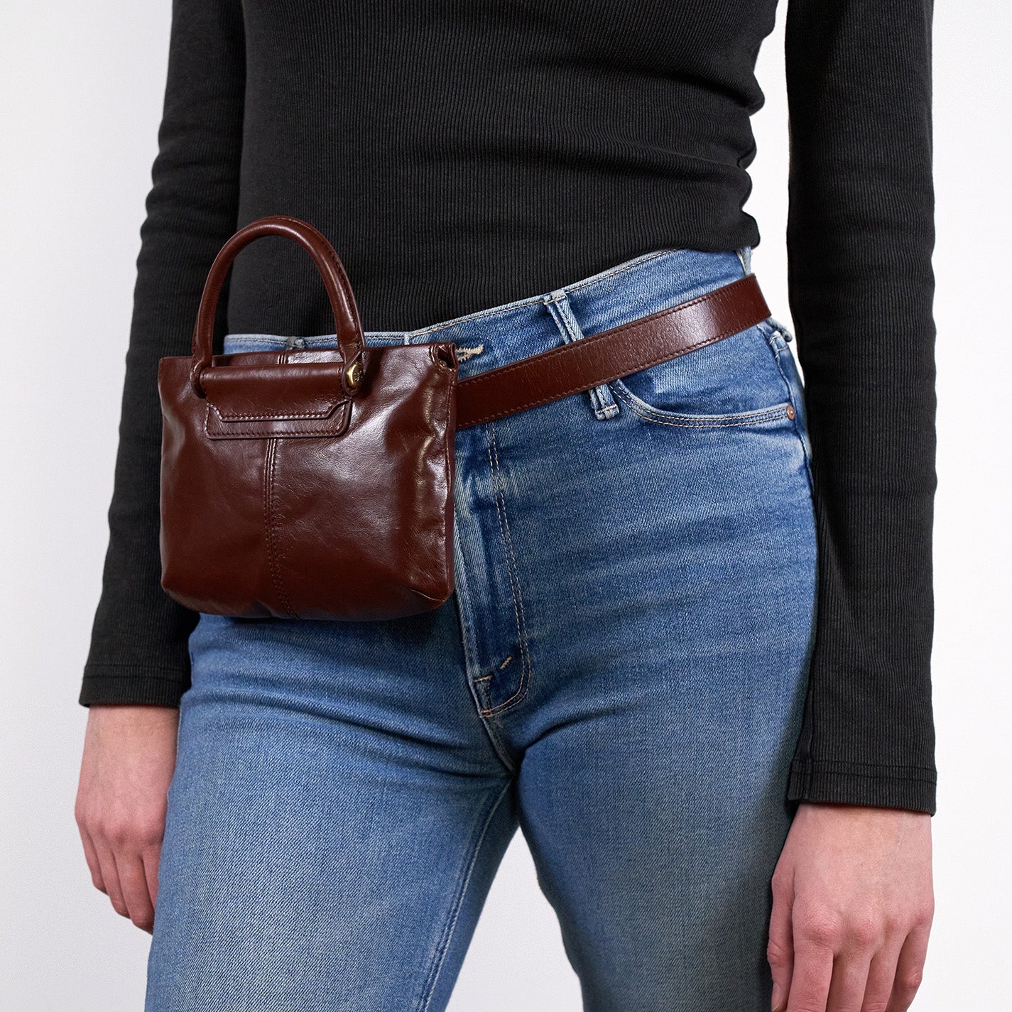 Sheila Belt Bag In Polished Leather – Chocolate - HOBO