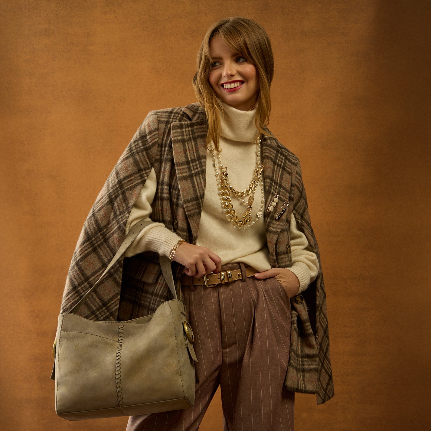 Render Shoulder Bag in Nubuck Leather – Golden Granite - HOBO