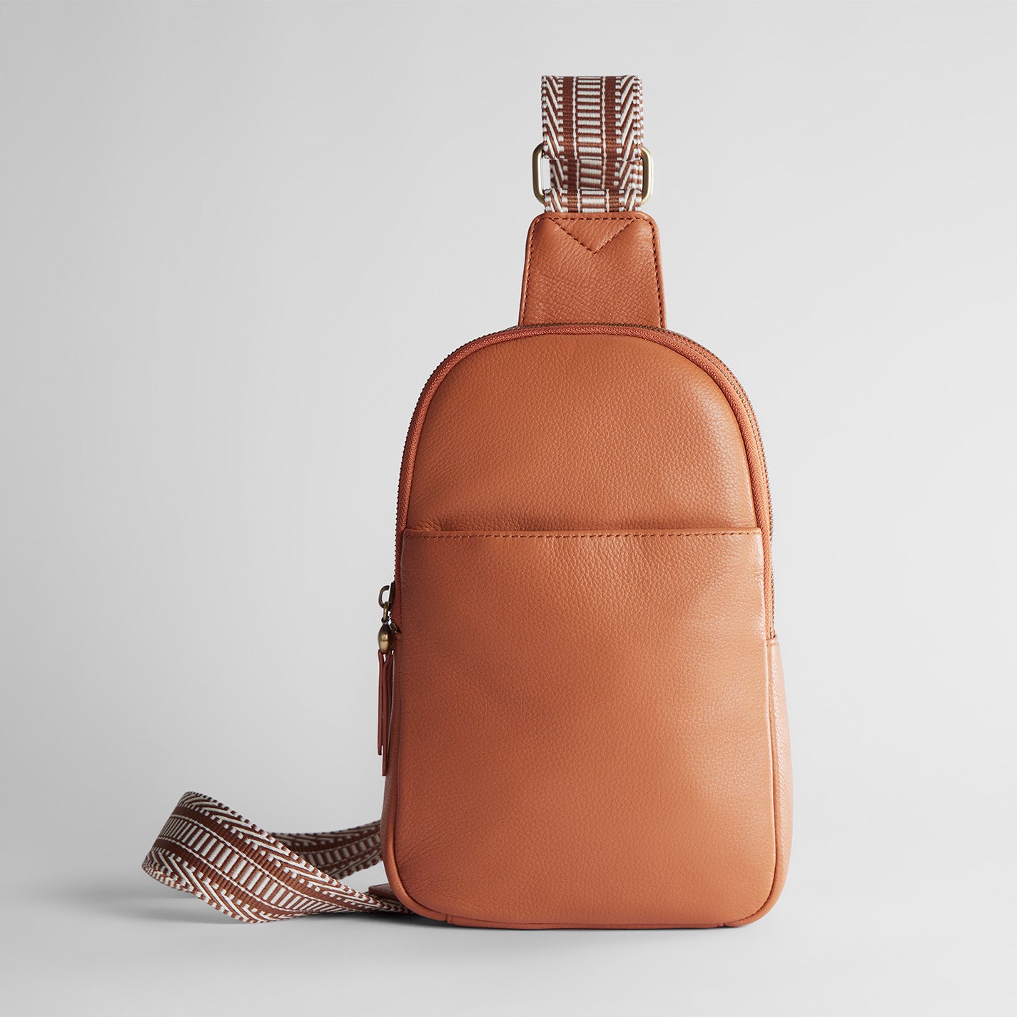 Cass Sling In Pebbled Leather – Butterscotch - HOBO