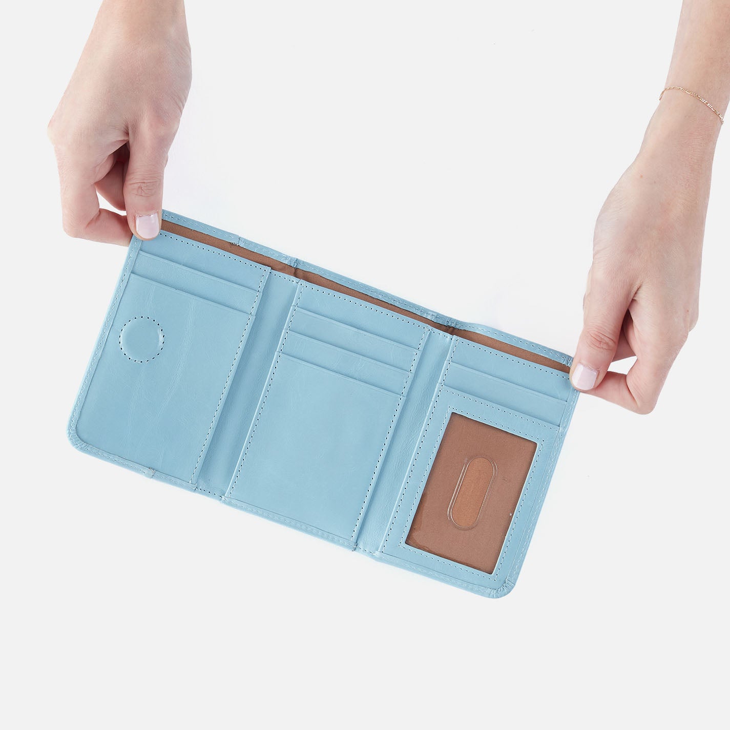 Jill Trifold Wallet In Polished Leather – Stratosphere - HOBO