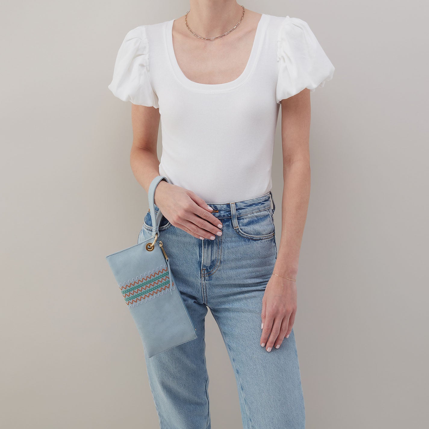 Vida Wristlet In Buffed Leather – Sky - HOBO